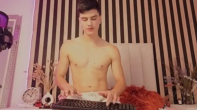 LeoTease online show from May 2026 07:18:01 PM