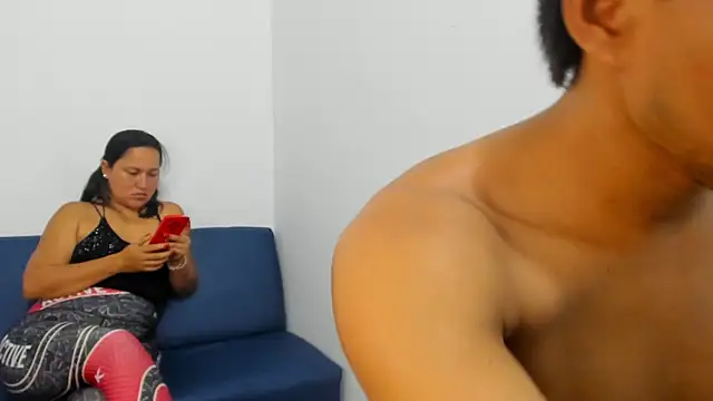 renataa21 online show from April 2026 01:47:02 AM