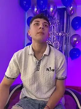 Snapshot of OLIVER_K chatting on June 2026 07:02:02 PM OLIVER K online show from June 2026 07:02:02 PM