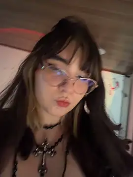 QueenOfBeherits online show from May 2026 11:33:02 PM