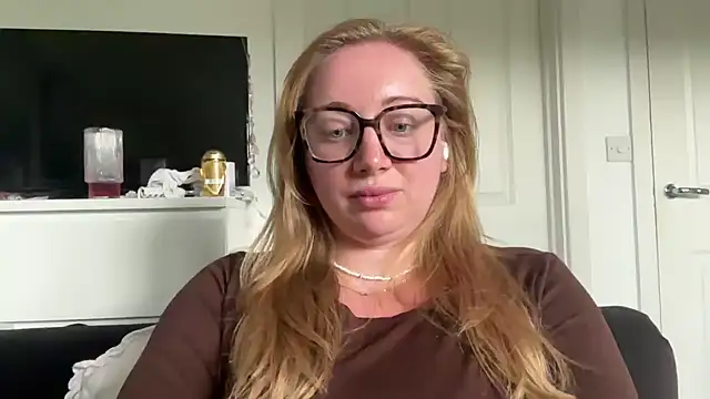 Snapshot of arielsweetieee chatting on June 2026 03:56:02 PM arielsweetieee online show from June 2026 03:56:02 PM