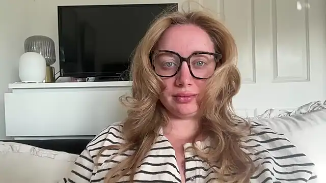 arielsweetieee online show from June 2026 06:44:01 AM