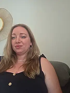 arielsweetieee online show from July 2026 12:48:02 PM