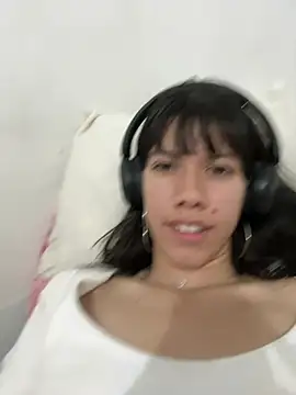 Snapshot of drea-an chatting on April 2026 09:39:33 PM drea-an online show from April 2026 09:39:33 PM