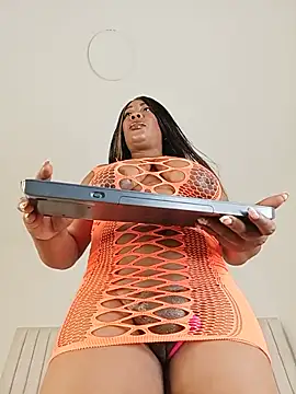 Snapshot of MadameEbony chatting on July 2026 11:45:02 AM MadameEbony online show from July 2026 11:45:02 AM