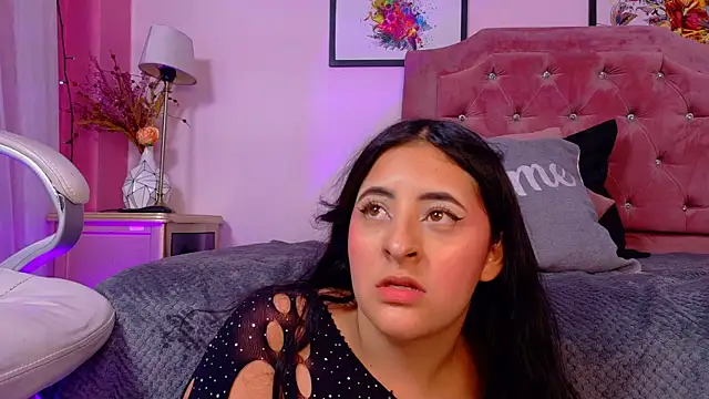 Maggiee 1 online show from May 2026 07:22:01 PM