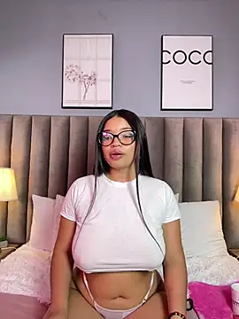 Snapshot of LilyFoox chatting on June 2026 03:40:01 PM LilyFoox online show from June 2026 03:40:01 PM
