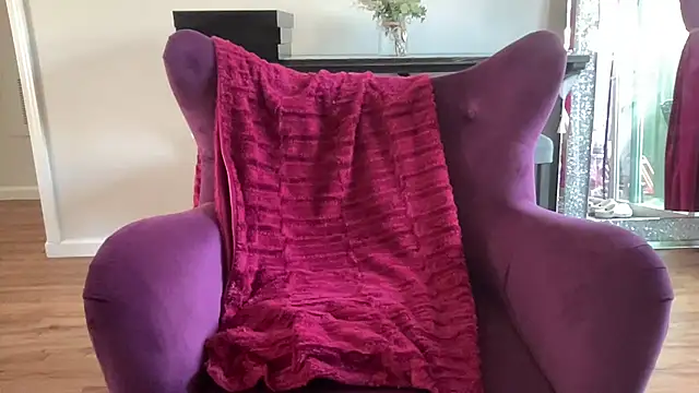 yummymommie7 online show from May 2026 10:15:02 PM