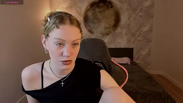 EvaHamilton online show from April 2026 01:47:01 AM