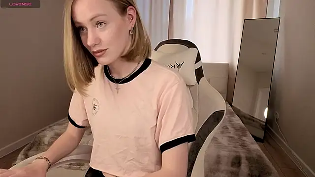 EvaHamilton online show from June 2026 01:14:02 AM