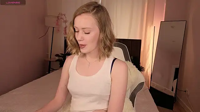 EvaHamilton online show from June 2026 11:05:01 PM