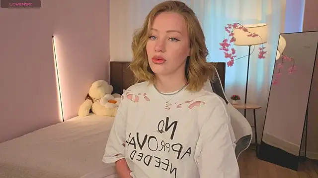 EvaHamilton online show from July 2026 11:51:01 PM