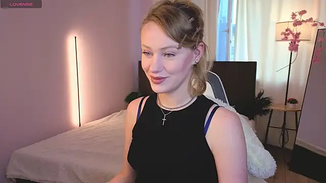 EvaHamilton online show from July 2026 11:45:01 PM