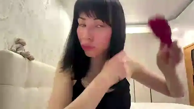 LuisaAlconcel online show from May 2026 06:37:01 PM