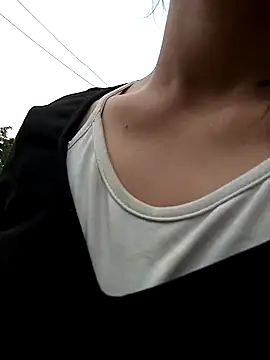 LucyBri01 online show from April 2026 02:40:02 AM
