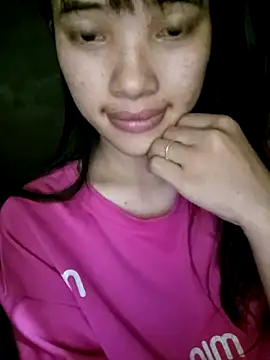 LucyBri01 online show from May 2026 02:33:01 PM