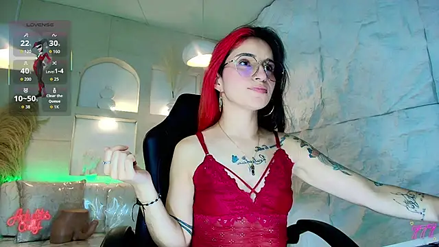 Moon Red r online show from April 2026 07:48:01 PM