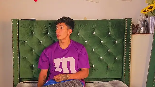 Zayn Moretti online show from June 2026 04:06:01 AM