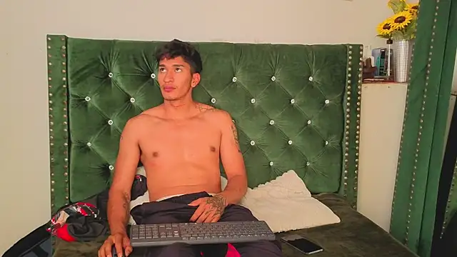 Zayn Moretti online show from June 2026 04:51:02 PM