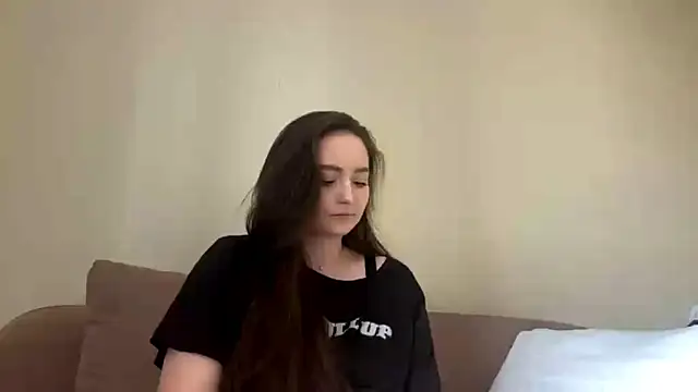 Emilly Cart online show from April 2026 06:38:02 AM