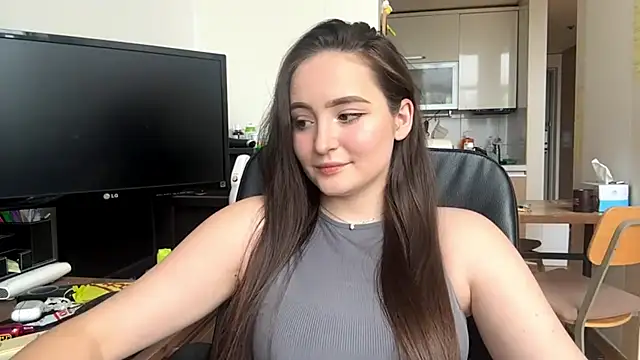 Emilly Cart online show from May 2026 03:24:02 AM