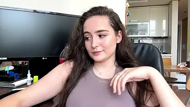 Emilly Cart online show from June 2026 03:16:02 AM
