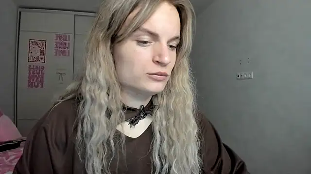 milliKira006 online show from May 2026 07:19:02 PM
