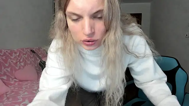 milliKira006 online show from May 2026 12:22:02 PM