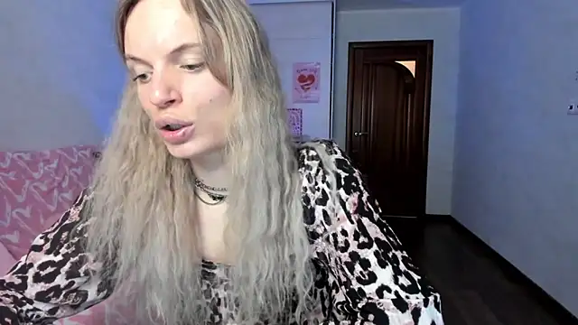 milliKira006 online show from May 2026 02:45:01 PM