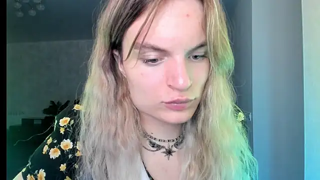 milliKira006 online show from May 2026 08:07:02 PM
