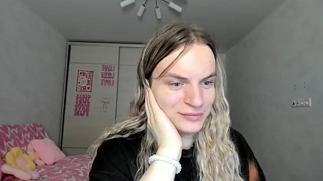 milliKira006 online show from May 2026 07:54:02 PM