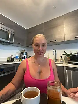 Karen Luxe online show from May 2026 07:53:02 PM