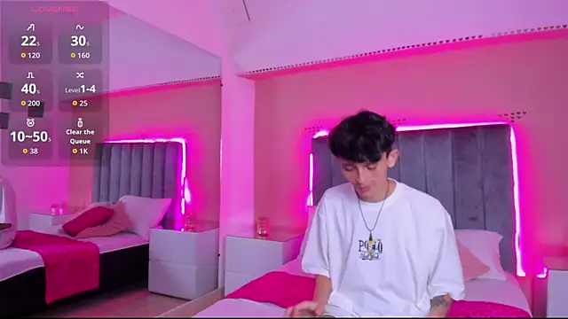 Snapshot of ARIANA_CRI-X chatting on July 2026 01:05:01 PM ARIANA CRI-X online show from July 2026 01:05:01 PM