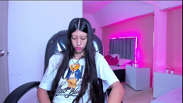 Snapshot of ARIANA_CRI-X chatting on August 2026 01:14:02 PM ARIANA CRI-X online show from August 2026 01:14:02 PM