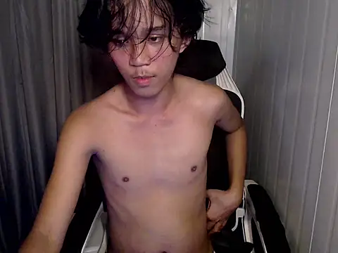 Snapshot of urnaughty_paul chatting on May 2026 12:13:02 PM urnaughty paul online show from May 2026 12:13:02 PM