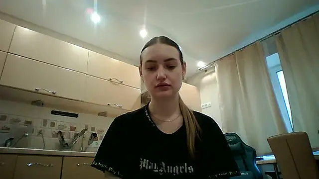 Lisanta online show from May 2026 04:00:01 PM