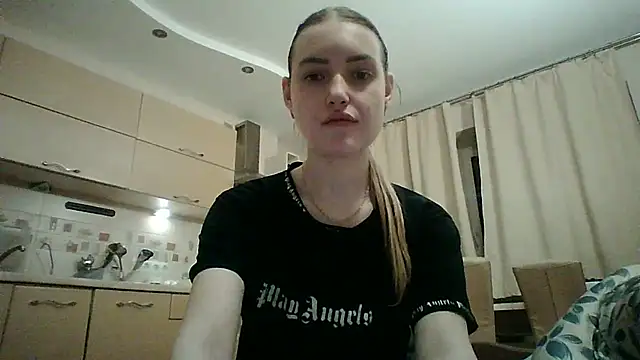 Lisanta online show from May 2026 07:30:01 PM