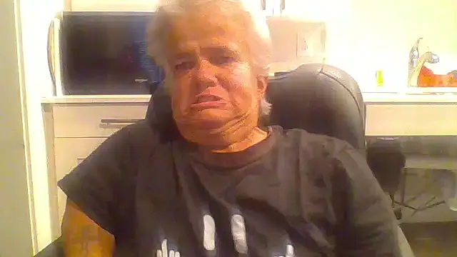 Snapshot of smokinhotshorty chatting on July 2026 09:35:01 PM smokinhotshorty online show from July 2026 09:35:01 PM