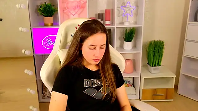 NadinnL online show from April 2026 06:14:02 AM