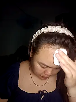 Truxcy1 online show from April 2026 04:45:02 PM