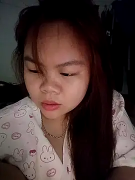 Truxcy1 online show from April 2026 04:42:02 PM