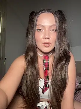 AlyraMoon online show from July 2026 04:21:01 PM