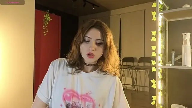 Snapshot of lovergirl4me chatting on May 2026 05:43:01 PM lovergirl4me online show from May 2026 05:43:01 PM