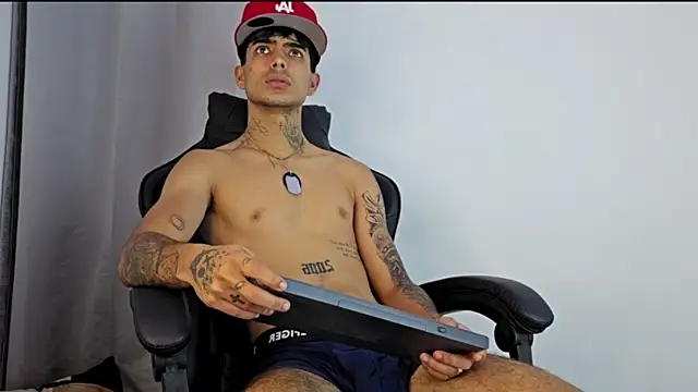 MIGUEL AGUIRRECA online show from April 2026 02:58:01 AM