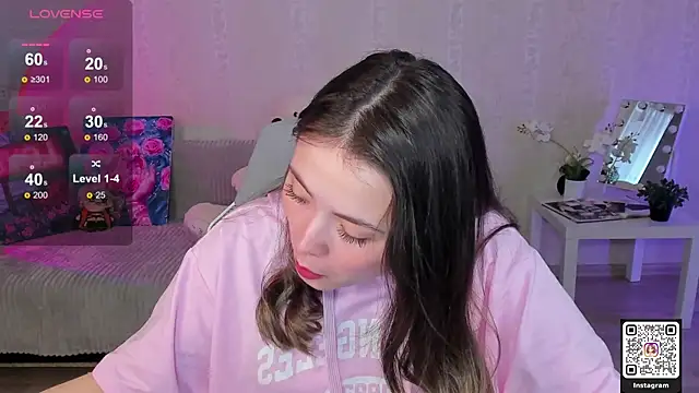 LinnLove online show from April 2026 06:58:02 AM