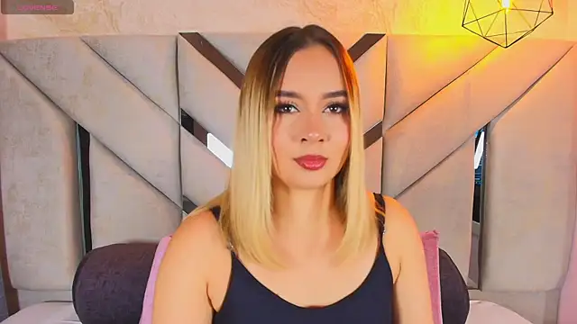 Snapshot of Sofia_pamela_ chatting on June 2026 06:34:02 PM Sofia pamela online show from June 2026 06:34:02 PM