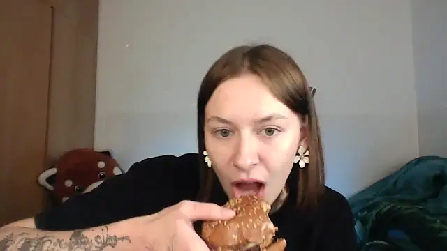 JuicyErika online show from May 2026 10:05:02 PM