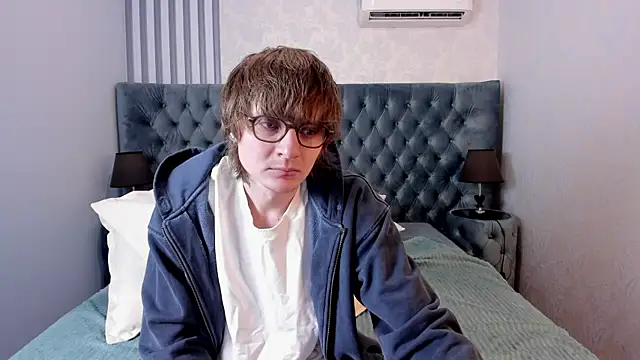 TaylerBev online show from April 2026 05:10:02 AM