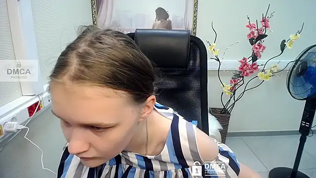 Snapshot of _donnaSia_ chatting on July 2026 09:40:01 AM donnaSia online show from July 2026 09:40:01 AM