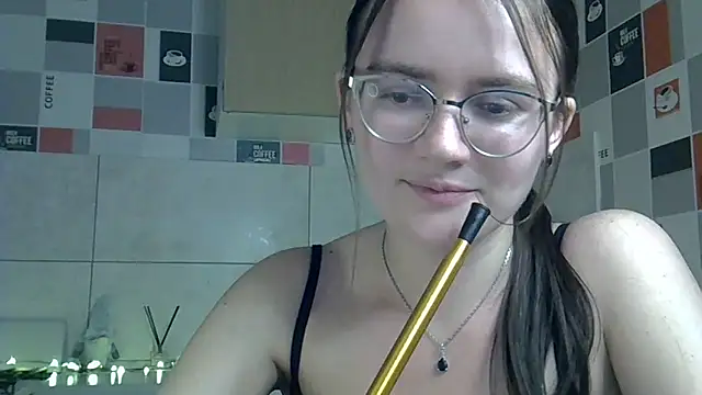 Miss Tinakiss online show from May 2026 04:34:02 PM